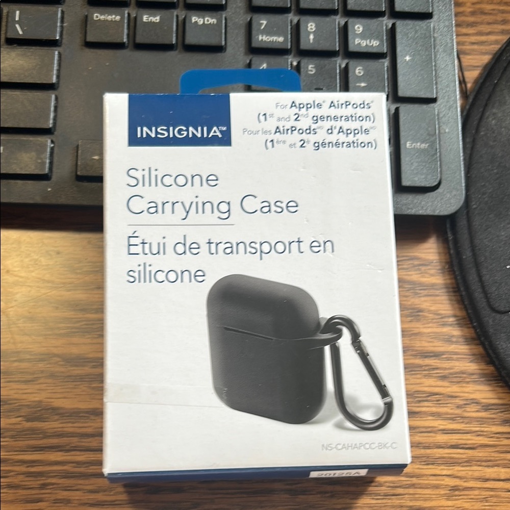 NIB Insignia Black Silicone Case for Apple AirPods